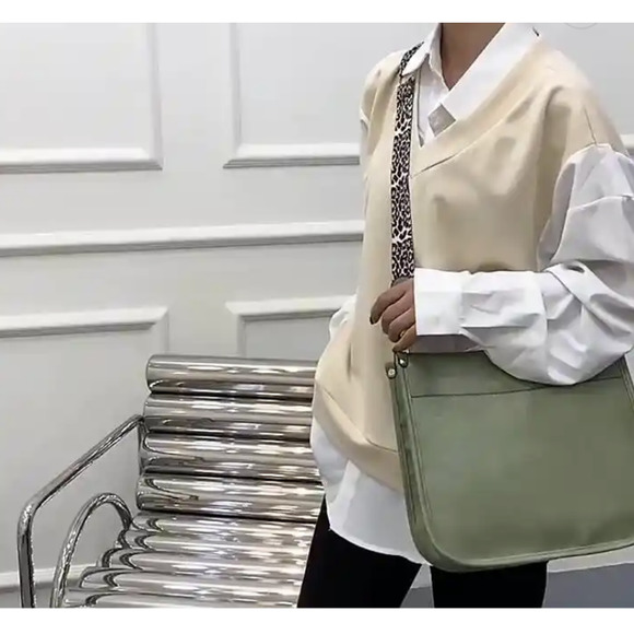 NWOT! Stylish Pink Shoulder Bag with Leopard Strap & FREE 2nd Strap - Picture 4 of 12